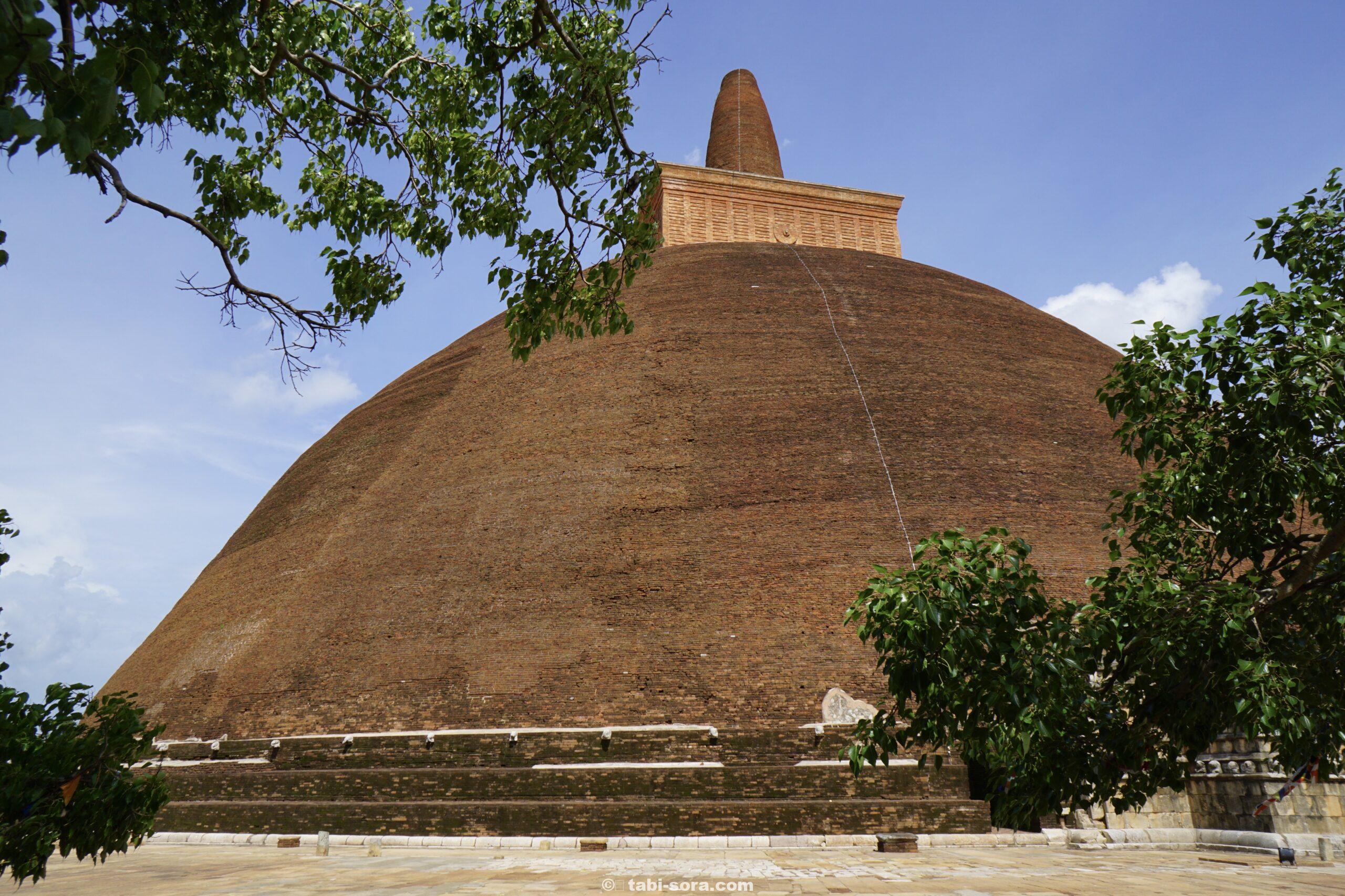 スリランカ、アヌラダープラの仏塔
