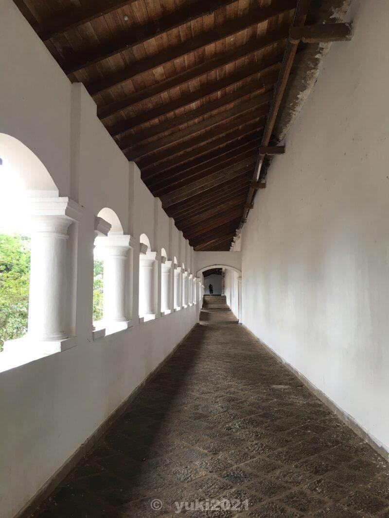 ダンブッラの黄金寺院の外廊下