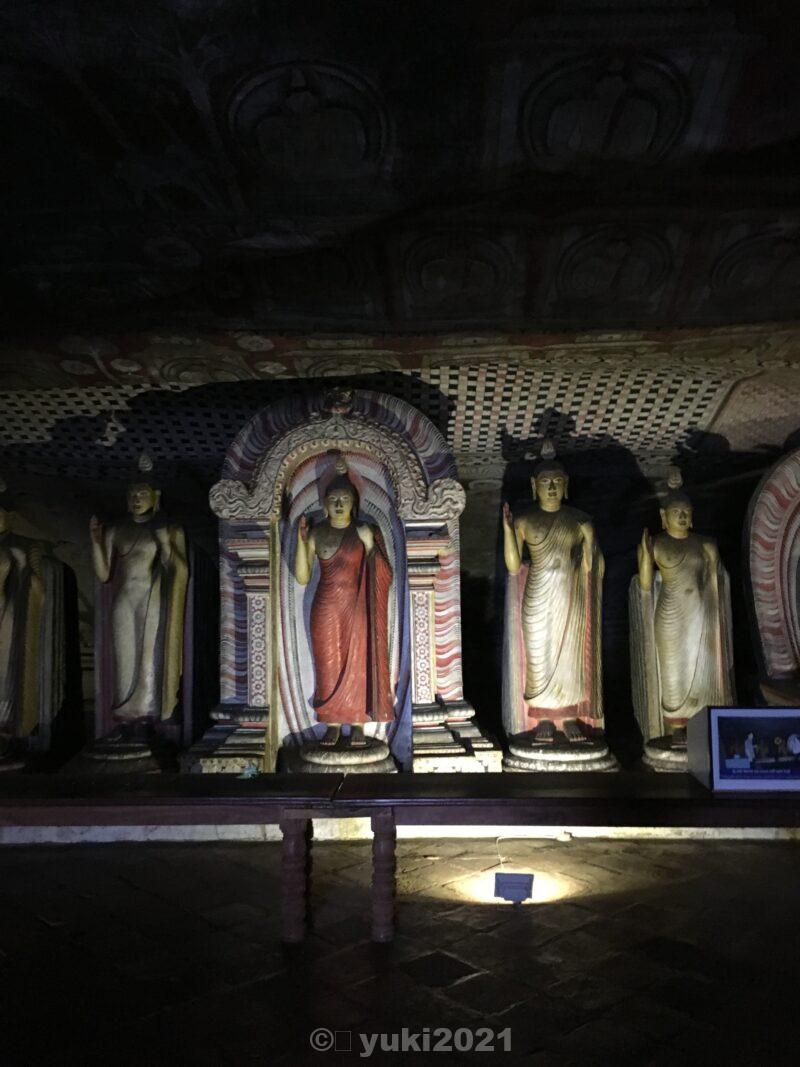 石窟寺院の美しい仏像