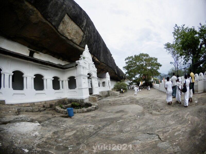 ダンブッラ石窟寺院の外観